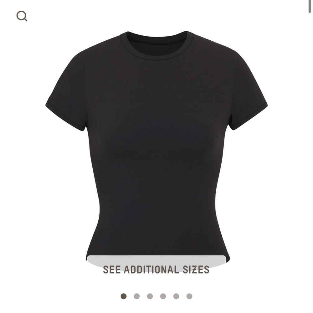 Skims fits everybody tshirt